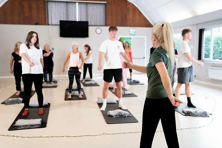 Karyn Hughes from Vitae Vi, leading a breathwork class in West Sussex.