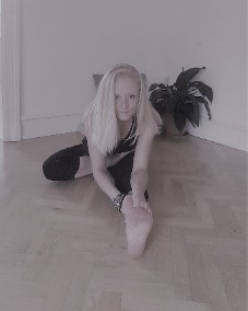 Janu Sirsasana